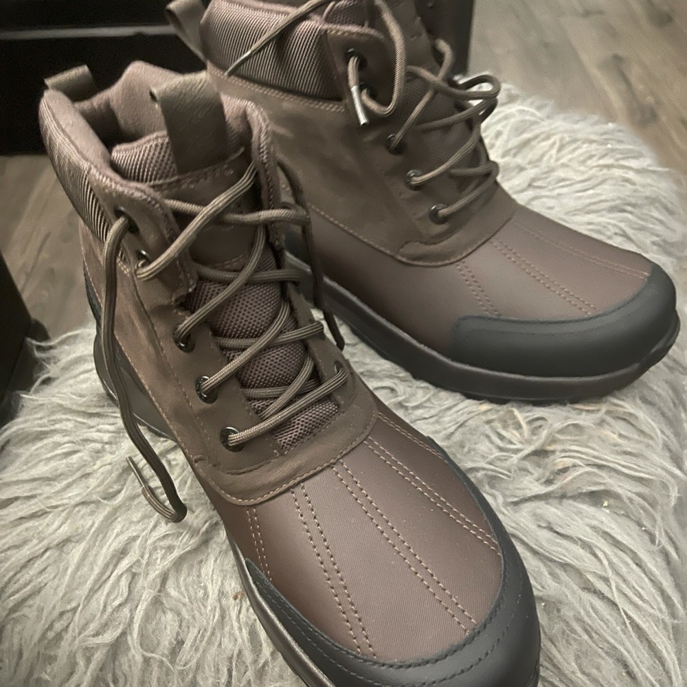 Brand New Brown Leather and Suede Ugg Boot